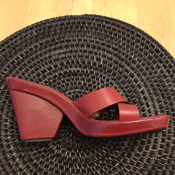 NEW WINE color NINE WEST SZ8 SLIDES - Picture 3 of 8